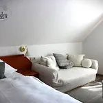 Zu Den Linden ホテル 3*