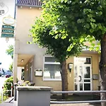 ホテル Zu Den Linden