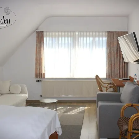 Zu Den Linden فندق فاختبيرغ