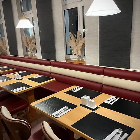 Zu Den Linden Hotel 3*